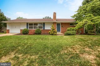 26 AMHERST DR, Camp Hill, PA 17011