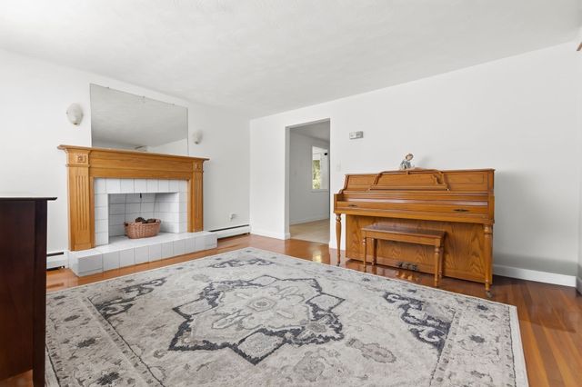 11 Grover St, Beverly, MA 01915