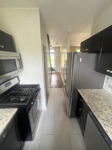 358 Pointview Rd, Brentwood, PA 15227