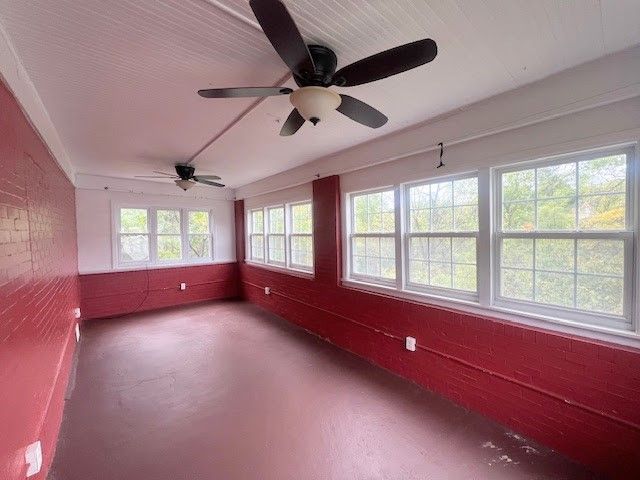358 Pointview Rd, Brentwood, PA 15227