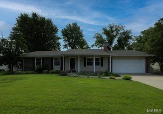 824 Ruth Drive, St Charles, MO 63301