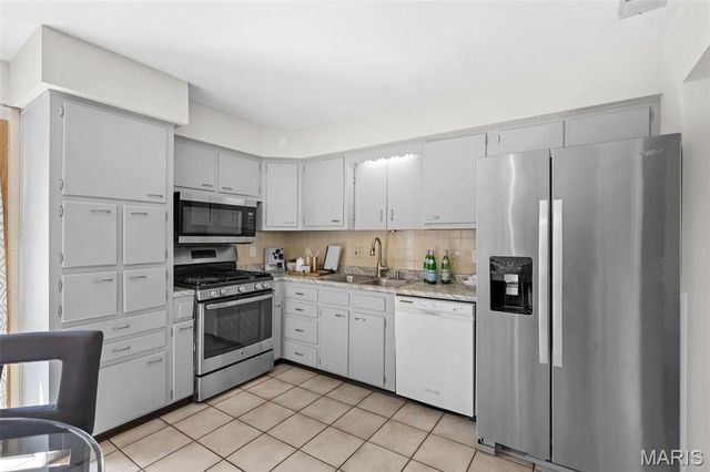 490 Jana Drive, Florissant, MO 63031