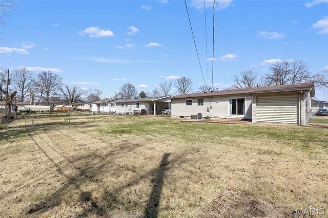 490 Jana Drive, Florissant, MO 63031