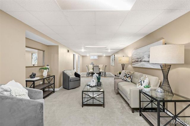 490 Jana Drive, Florissant, MO 63031