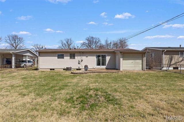 490 Jana Drive, Florissant, MO 63031