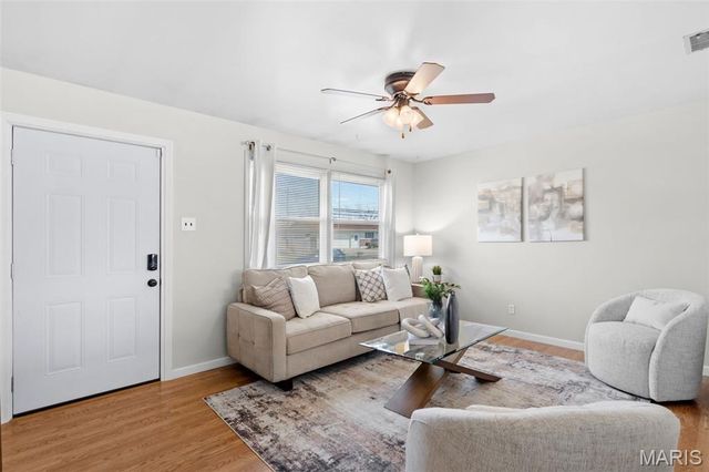 490 Jana Drive, Florissant, MO 63031