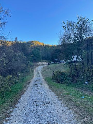 51 Cherokee Mountain, Flat Lick, KY 40935