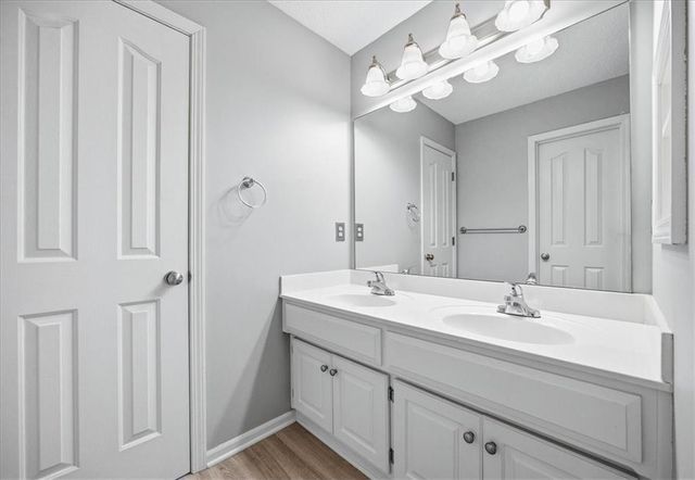 5117 W 162nd Street, Stilwell, KS 66085