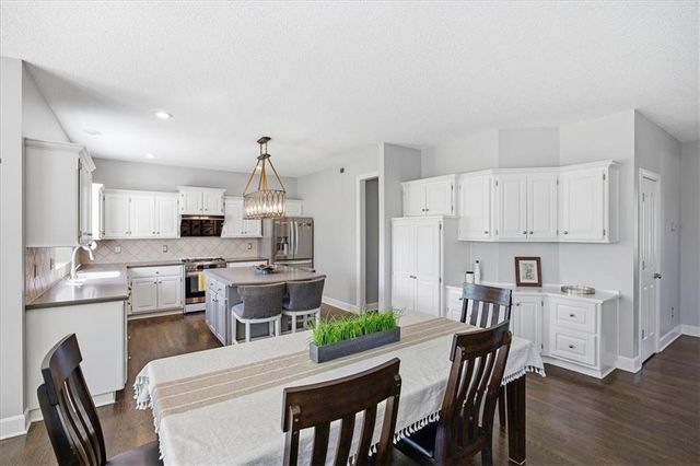 5117 W 162nd Street, Stilwell, KS 66085