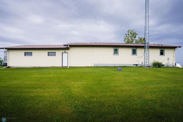 3853 91st Avenue SE, Jamestown, ND 58401