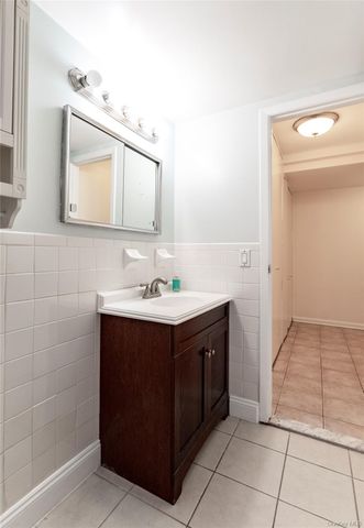 100 DOWD Street C8, Haverstraw, NY 10927