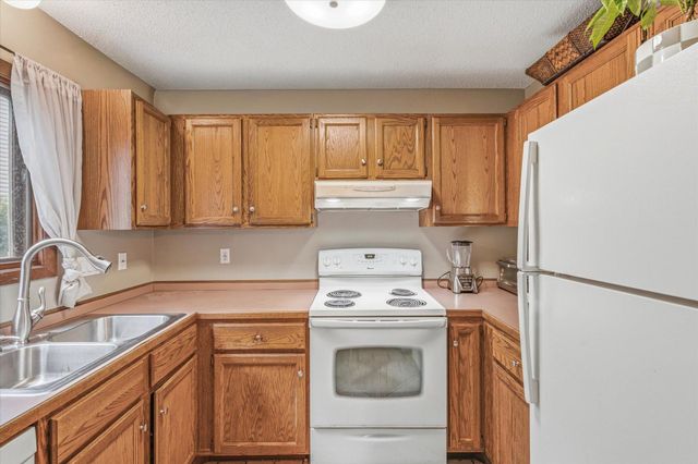 5473 E Brenner Pass, Fridley, MN 55432