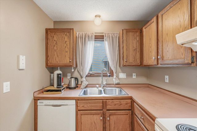 5473 E Brenner Pass, Fridley, MN 55432