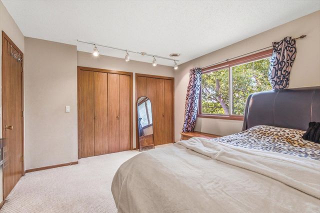 5473 E Brenner Pass, Fridley, MN 55432