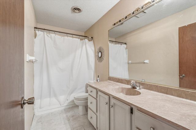 5473 E Brenner Pass, Fridley, MN 55432