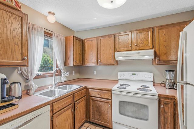 5473 E Brenner Pass, Fridley, MN 55432