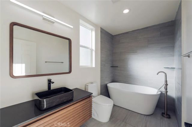 714 N Chestnut Avenue, Los Angeles, CA 90042