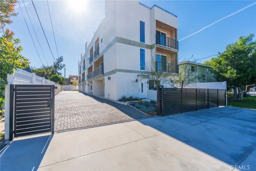 714 N Chestnut Avenue, Los Angeles, CA 90042