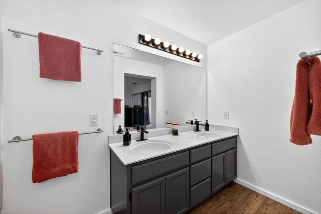 1109 Sandy Creek Dr, Folsom, CA 95630