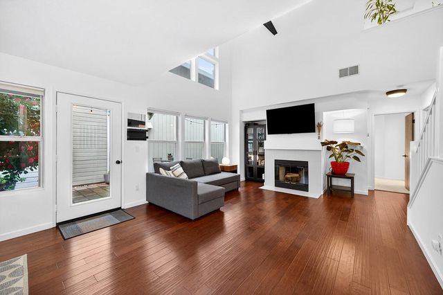 1109 Sandy Creek Dr, Folsom, CA 95630