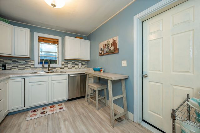 1909 E 25th Street, Des Moines, IA 50317