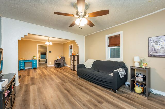 1909 E 25th Street, Des Moines, IA 50317