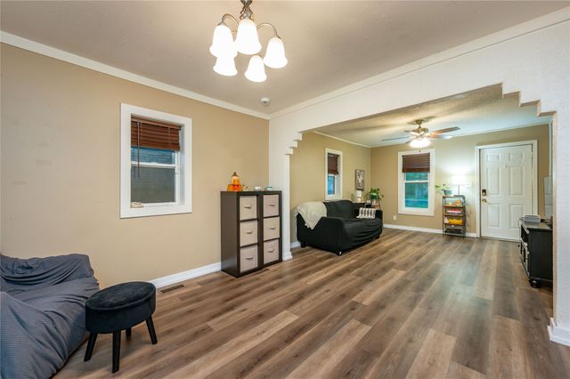 1909 E 25th Street, Des Moines, IA 50317