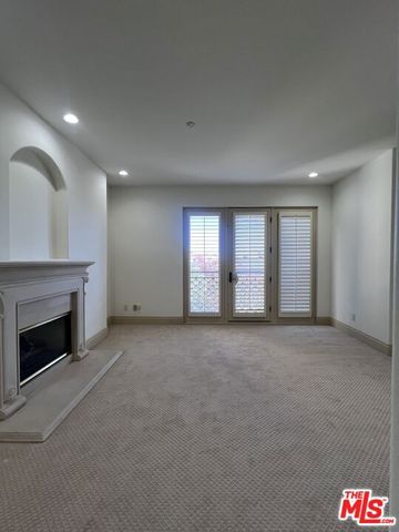 137 S Spalding Drive 402, Beverly Hills, CA 90212