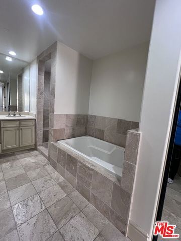 137 S Spalding Drive 402, Beverly Hills, CA 90212