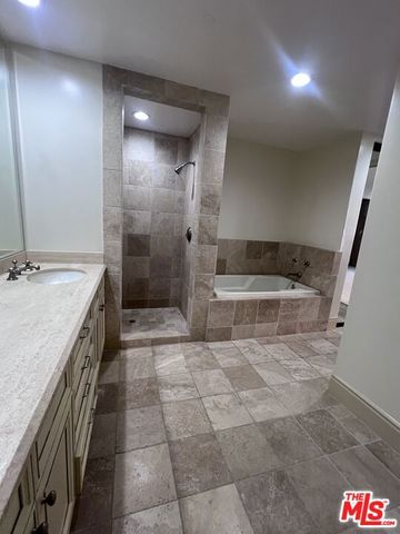 137 S Spalding Drive 402, Beverly Hills, CA 90212