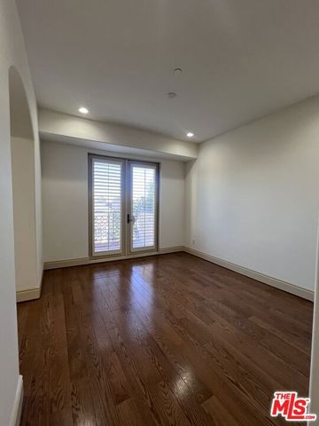 137 S Spalding Drive 402, Beverly Hills, CA 90212