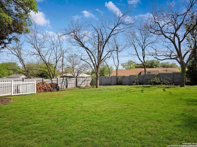 134 Blakeley, San Antonio, TX 78209