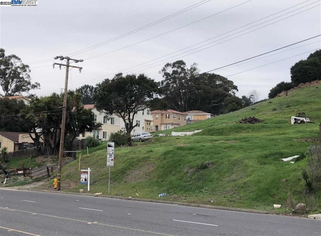 26660 Hayward Blvd, Hayward, CA 94542