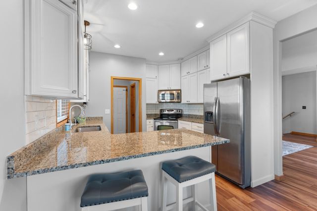 805 23rd St Circle NE, Kasson, MN 55944