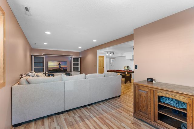 805 23rd St Circle NE, Kasson, MN 55944