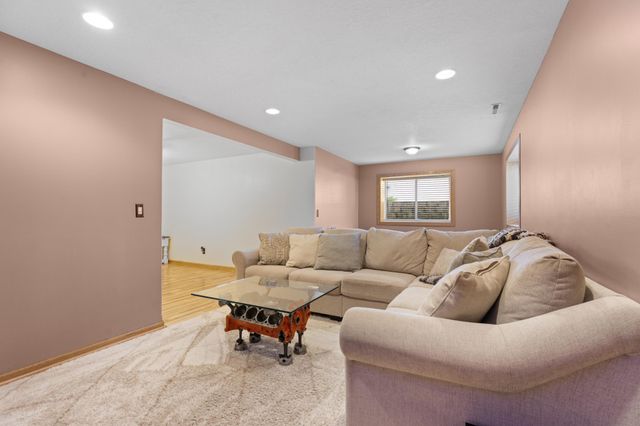 805 23rd St Circle NE, Kasson, MN 55944