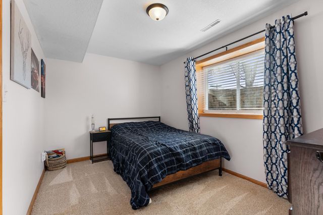 805 23rd St Circle NE, Kasson, MN 55944