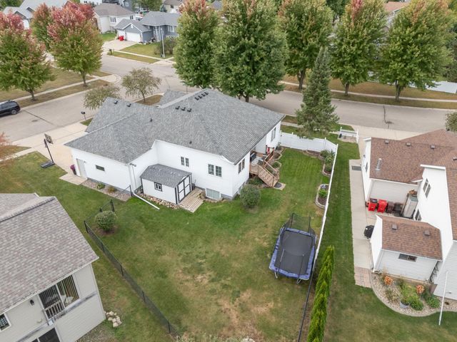 805 23rd St Circle NE, Kasson, MN 55944