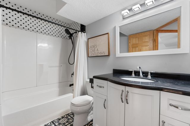 805 23rd St Circle NE, Kasson, MN 55944