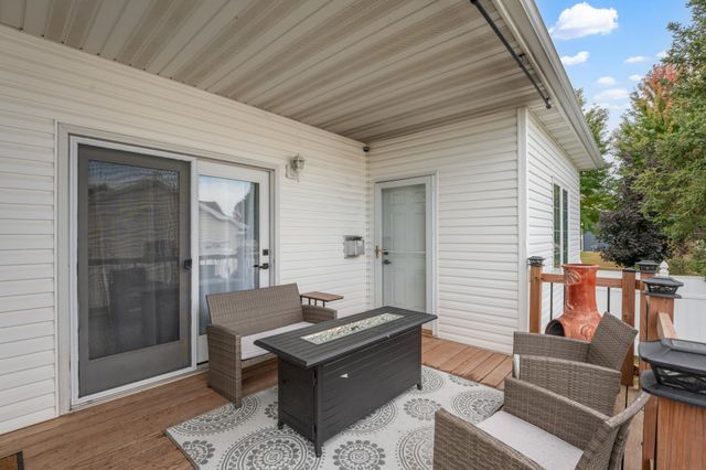 805 23rd St Circle NE, Kasson, MN 55944