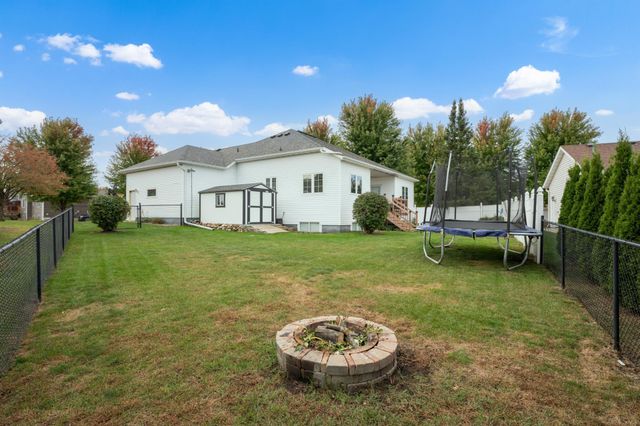 805 23rd St Circle NE, Kasson, MN 55944