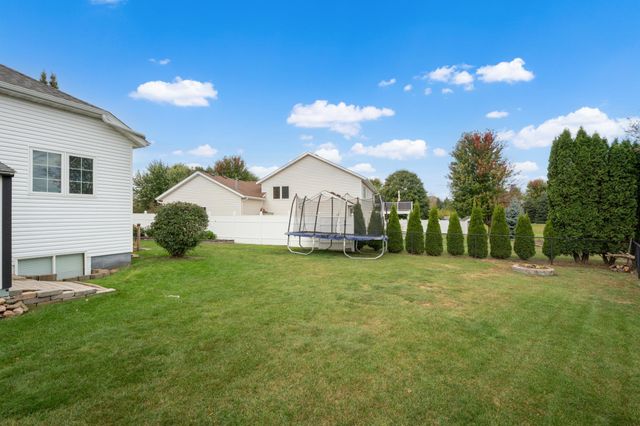 805 23rd St Circle NE, Kasson, MN 55944