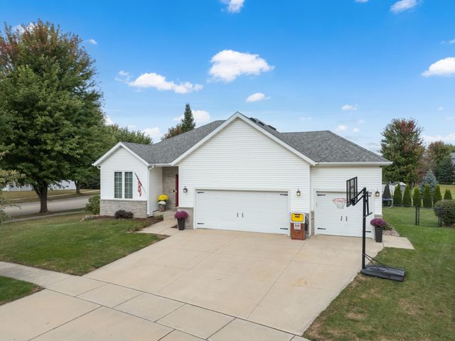 805 23rd St Circle NE, Kasson, MN 55944