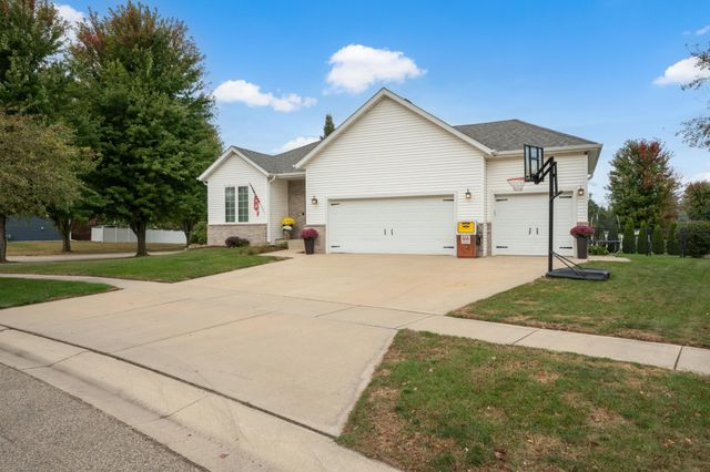 805 23rd St Circle NE, Kasson, MN 55944