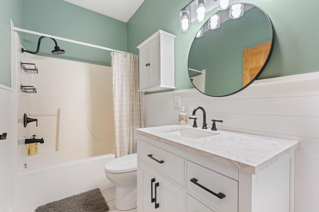 805 23rd St Circle NE, Kasson, MN 55944