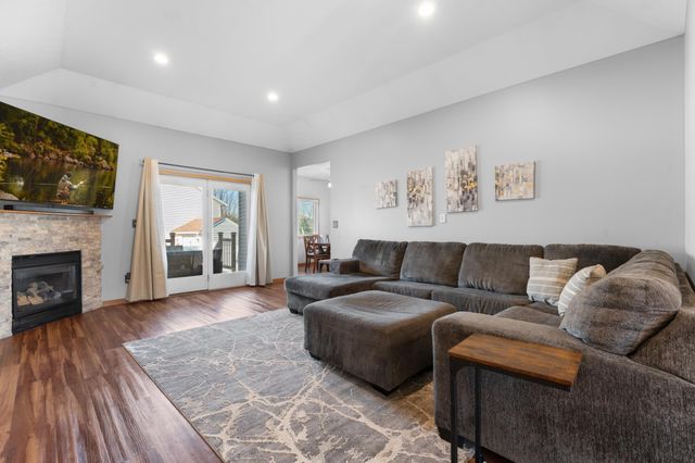 805 23rd St Circle NE, Kasson, MN 55944