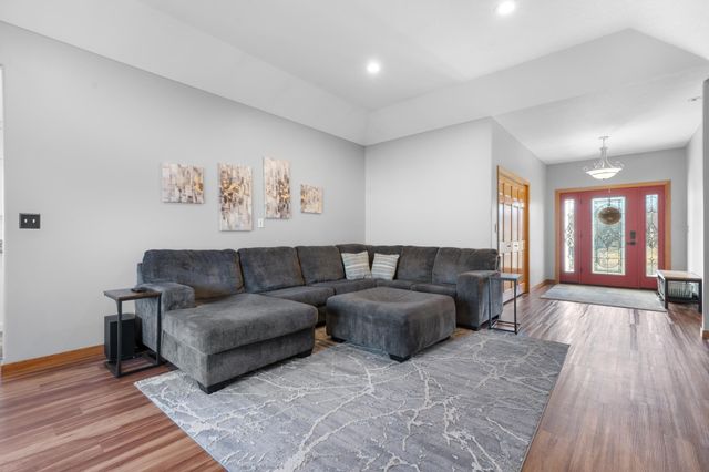 805 23rd St Circle NE, Kasson, MN 55944