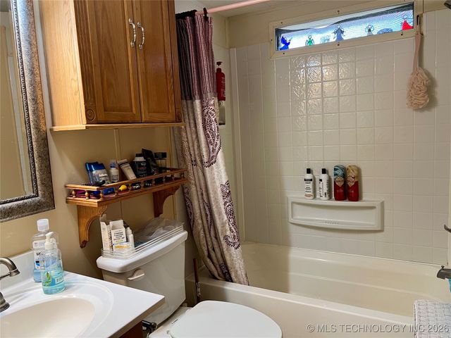 27 Aster Drive, Mead, OK 73449