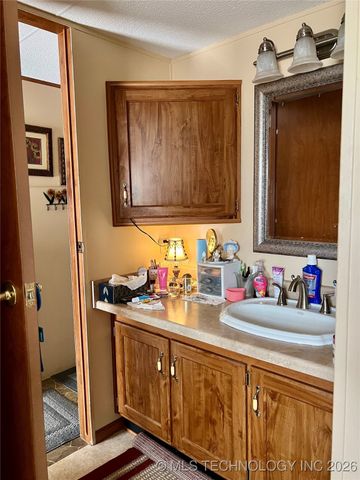 27 Aster Drive, Mead, OK 73449