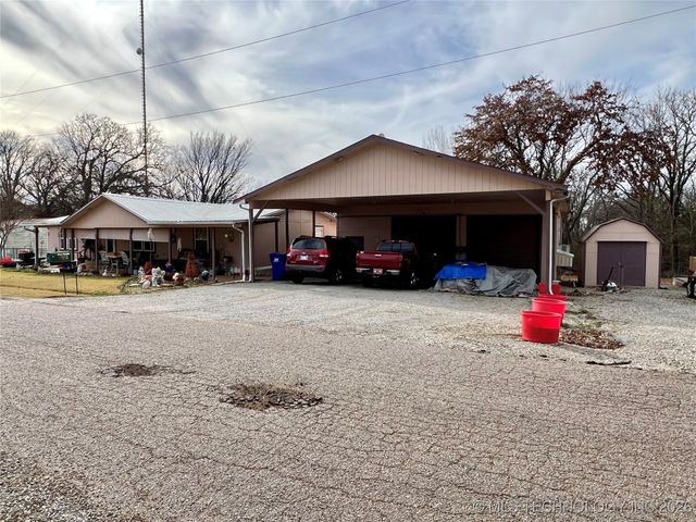 27 Aster Drive, Mead, OK 73449